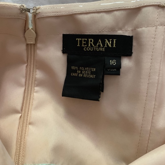 Beautiful strapless jewel detail gown - Picture 4 of 5